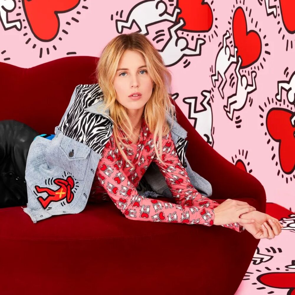 Alice + Olivia X Keith Haring Delaina Holding Heart Crop Top